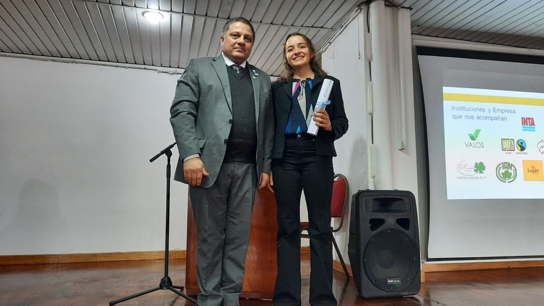 imagen Ciencias Agrarias celebró el Día de la Bandera 2026 con reconocimientos académicos y la designación de nuevos abanderados para el próximo ciclo lectivo