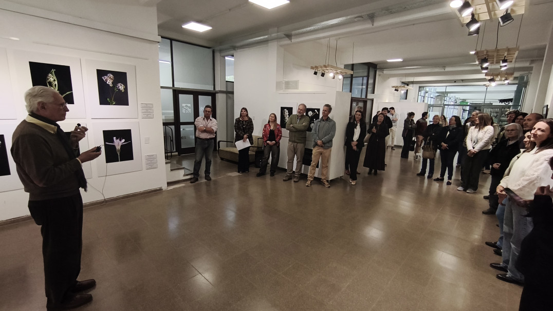 imagen "Floralia Silvestra": Raíces inauguró una muestra fotográfica dedicada a las flores