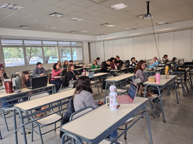 imagen Se realizó con éxito el taller sobre LinkedIn y desarrollo profesional para potenciar oportunidades laborales