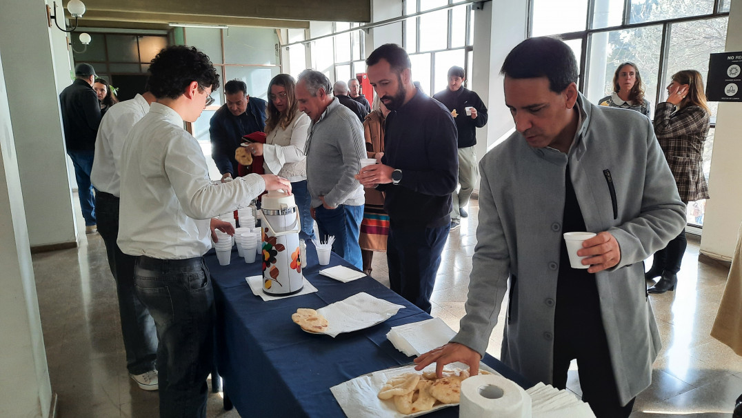 imagen Ciencias Agrarias celebró el Día de la Bandera 2026 con reconocimientos académicos y la designación de nuevos abanderados para el próximo ciclo lectivo