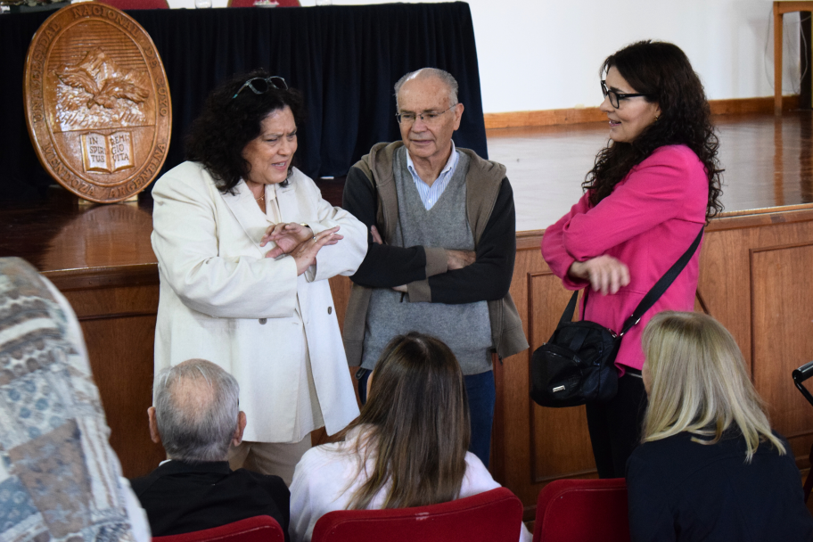 imagen Rosana Celia Vallone recibió el premio "Prof. Ing. Agr. Dr. León Nijensohn" por parte de la Academia Nacional de Agronomía y Veterinaria