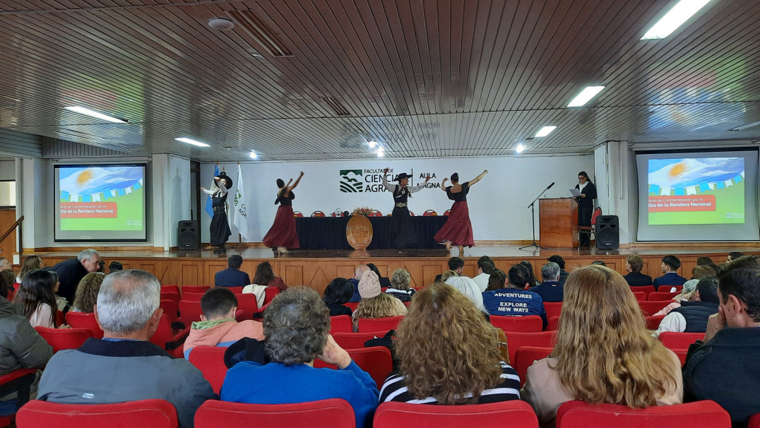 imagen Ciencias Agrarias celebró el Día de la Bandera 2026 con reconocimientos académicos y la designación de nuevos abanderados para el próximo ciclo lectivo