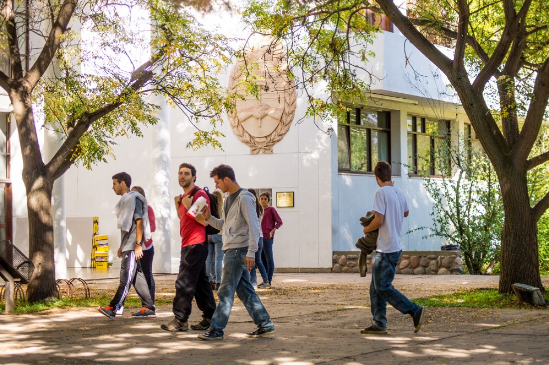 imagen Un stand informativo sobre las Becas Progresar 2018 visitó la Facultad el lunes 12