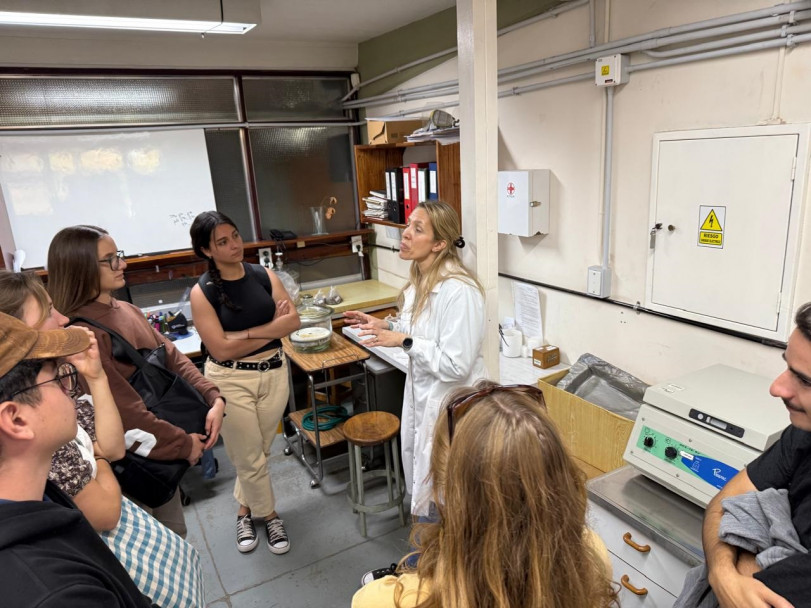 imagen Estudiantes de Ciencias Agrarias visitaron la Facultad de Ingeniería para conocer técnicas de monitoreo y tratamiento ambiental