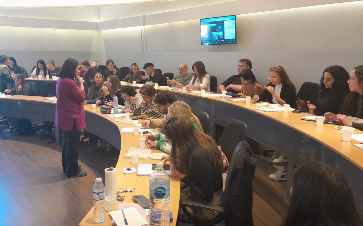 imagen Se realizó el curso-taller de Flores Comestibles en la Facultad de Ciencias Agrarias