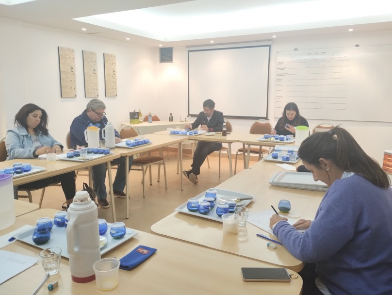 imagen El Panel de Cata de Aceite de Oliva de la Facultad de Ciencias Agrarias fue nuevamente reconocido internacionalmente por el COI