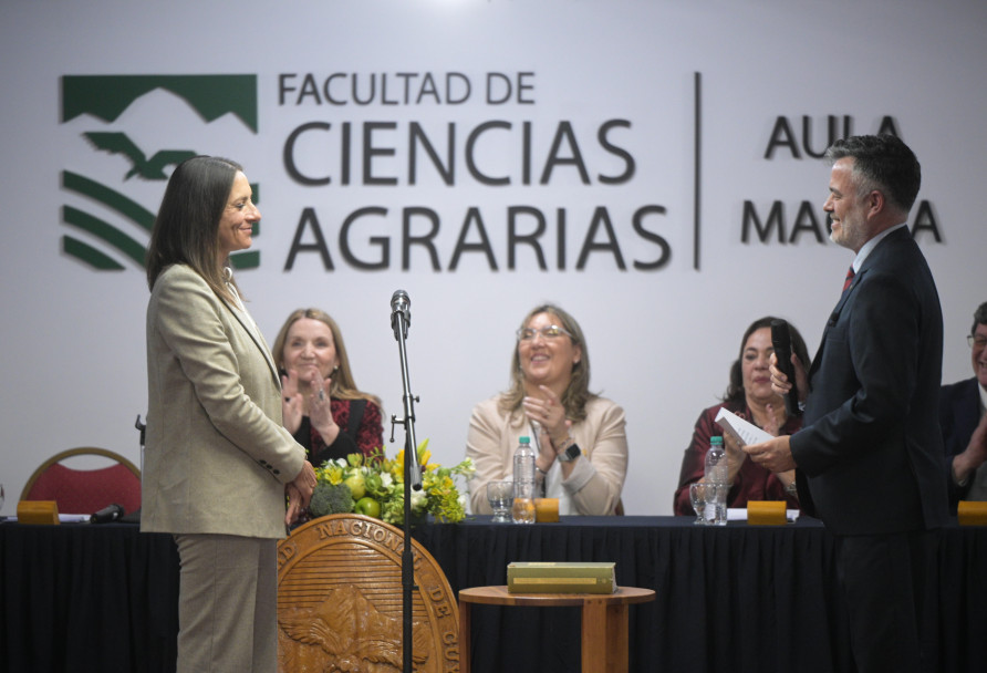imagen David Martín y Alejandrina Alaria asumieron en Ciencias Agrarias: "La universidad pública es ascenso social e innovación para la región"