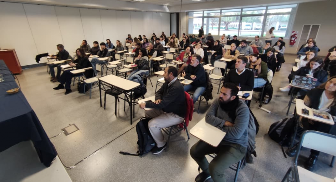 imagen Se realizó la primera jornada del del Ciclo de Charlas "Nuevos desafíos en la formación profesional universitaria"
