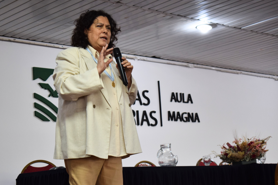 imagen Rosana Celia Vallone recibió el premio "Prof. Ing. Agr. Dr. León Nijensohn" por parte de la Academia Nacional de Agronomía y Veterinaria