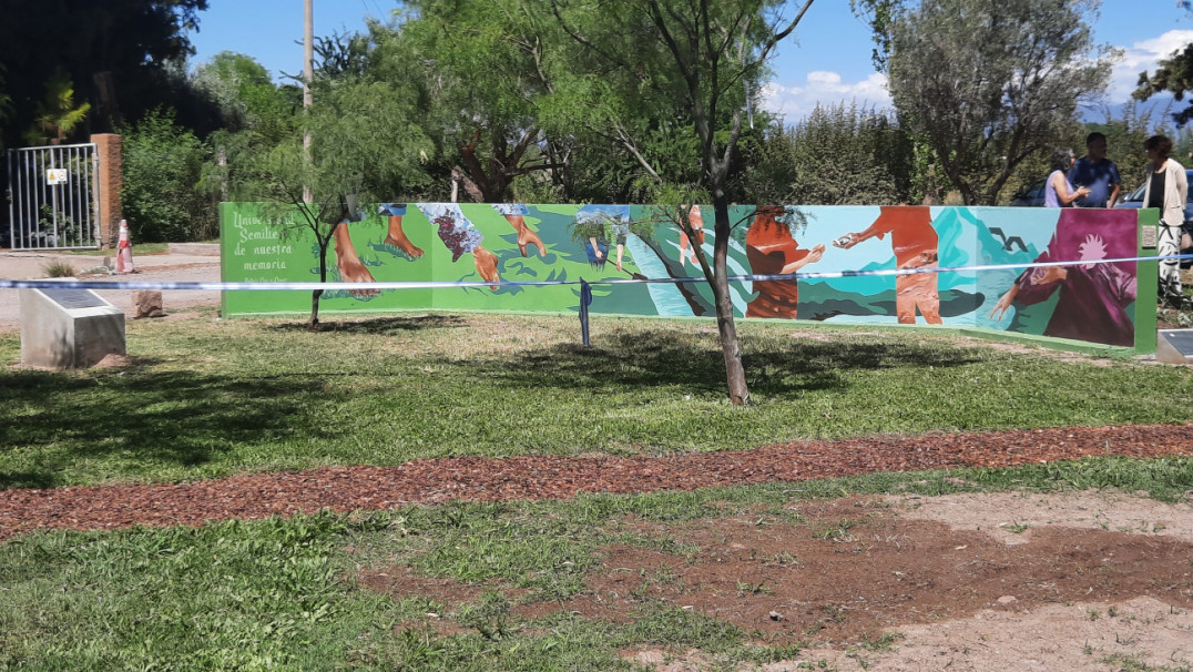 imagen Plaza-Jardín en el Espacio de Flora Nativa por la Memoria, Verdad y Justicia