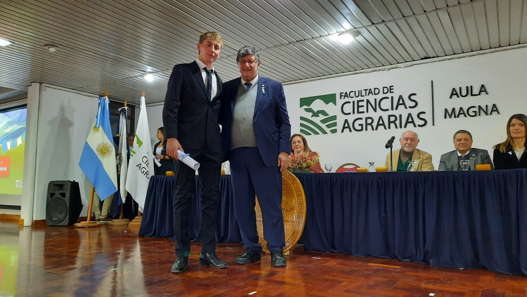 imagen Ciencias Agrarias celebró el Día de la Bandera 2026 con reconocimientos académicos y la designación de nuevos abanderados para el próximo ciclo lectivo