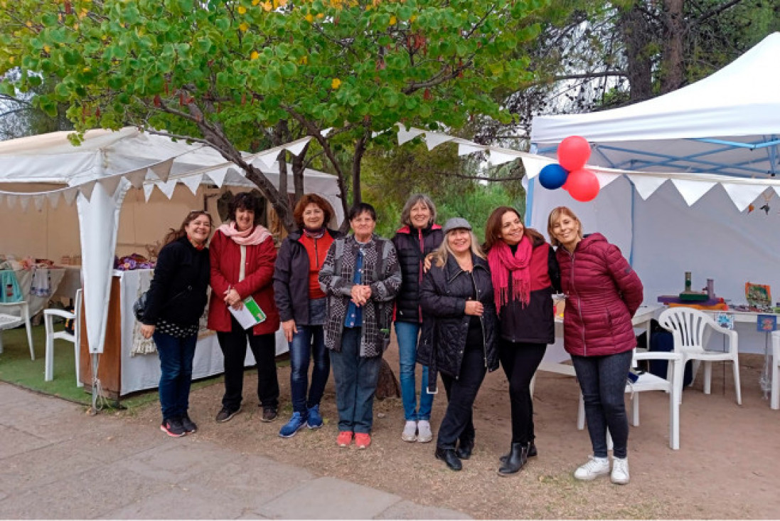 imagen Llega JubiARTE a Ciencias Agrarias: la feria de artesanos mayores 
