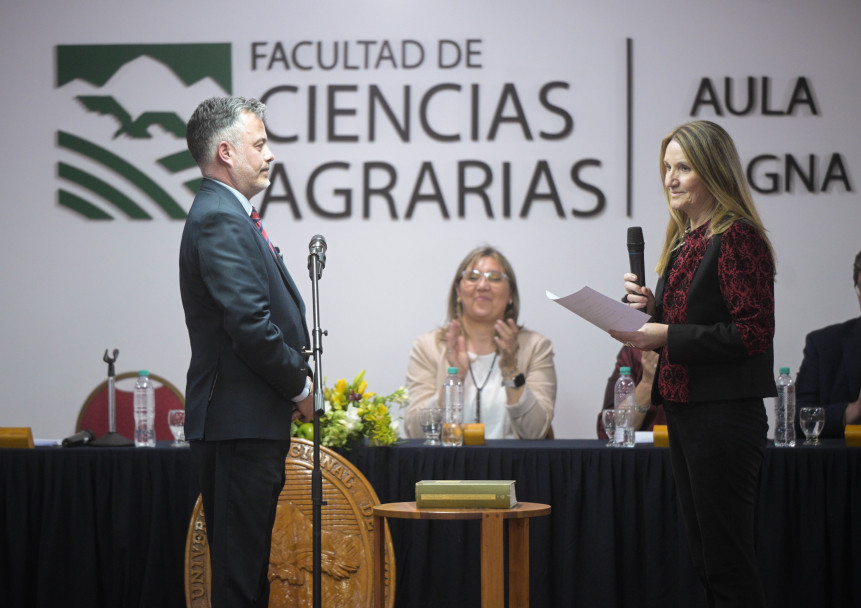 imagen David Martín y Alejandrina Alaria asumieron en Ciencias Agrarias: "La universidad pública es ascenso social e innovación para la región"