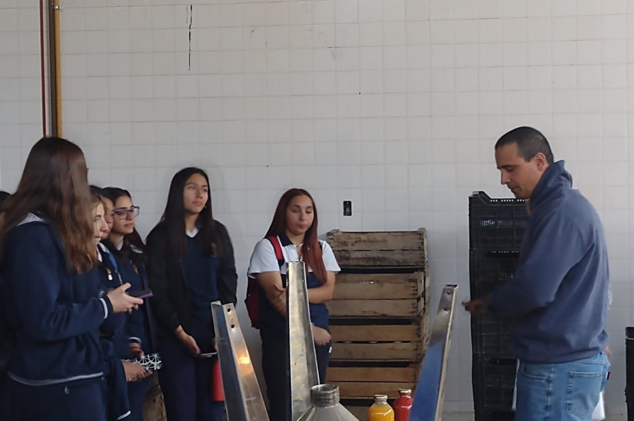 imagen Estudiantes de la escuela Martín Zapata visitaron las instalaciones de Ciencias Agrarias