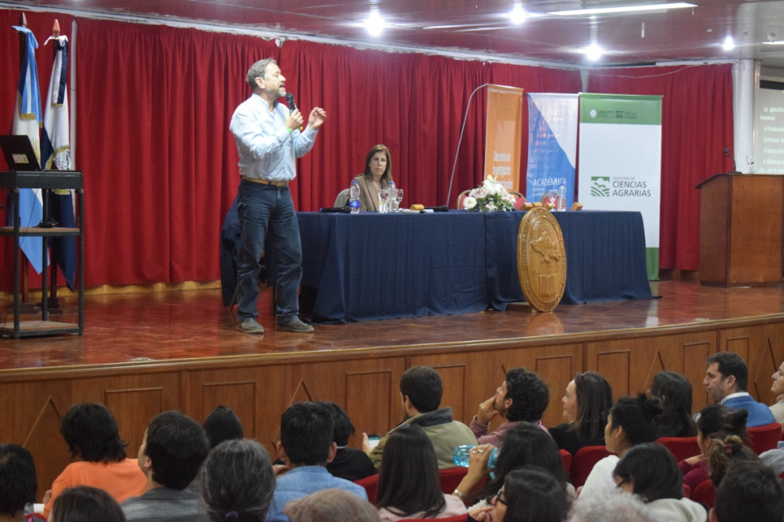 imagen Santiago Sarandón disertó sobre avances y desafíos de la agroecología en América Latina