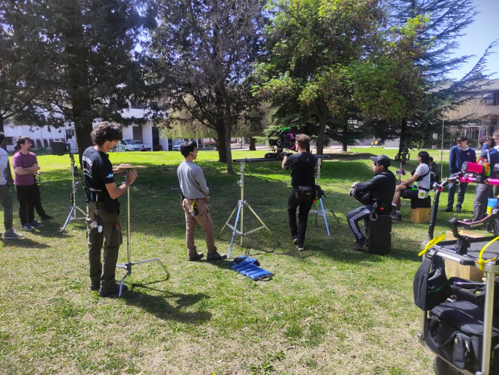 imagen "El lado B", la miniserie que se graba en la Facultad de Ciencias Agrarias