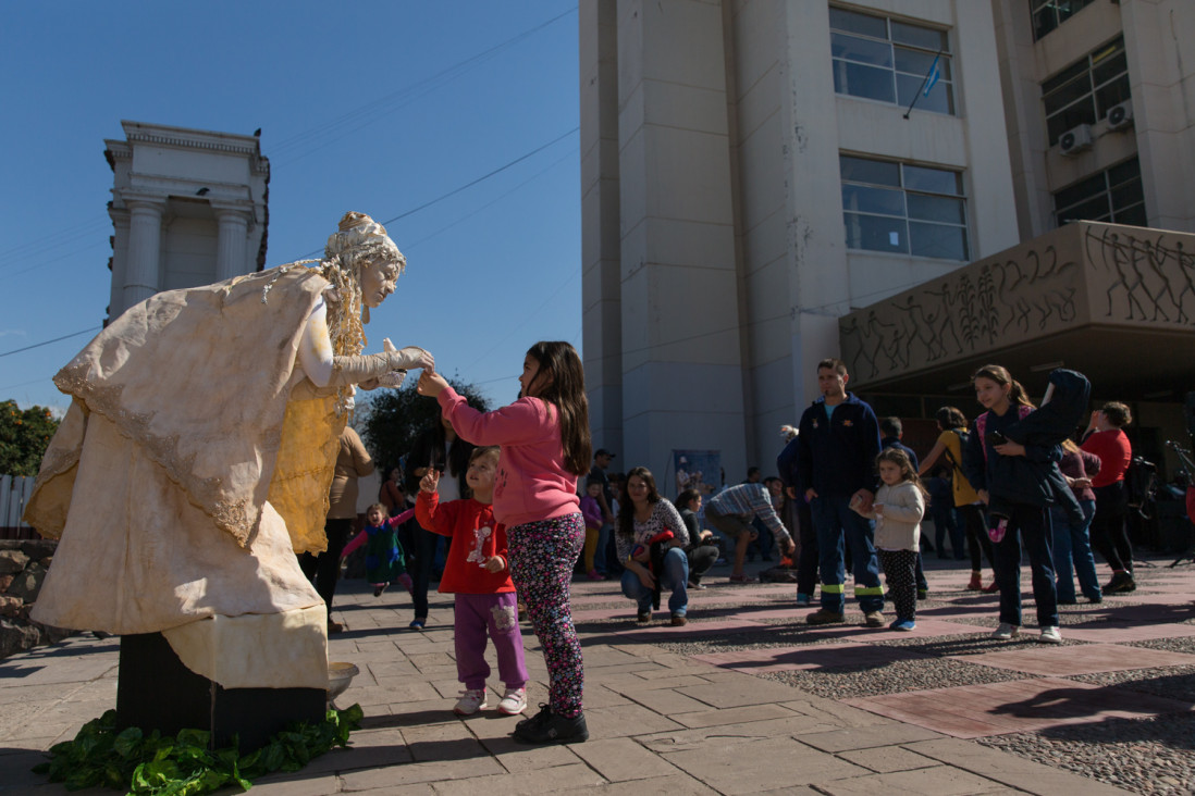 imagen La UNCuyo realizó el Segundo Festival Internacional de Estatuas Vivientes