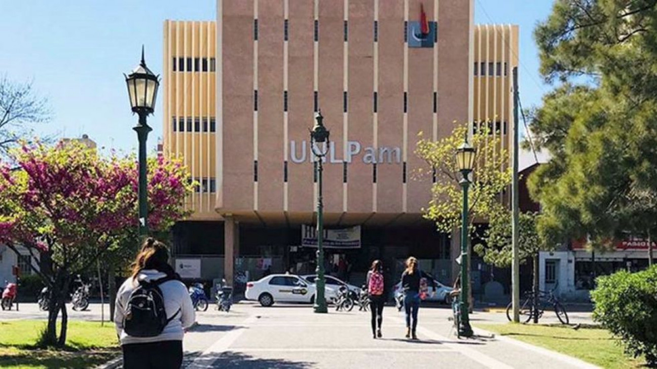 imagen Invitan al "XVI Encuentro Latinoamericano de Estudiantes en Recursos Naturales y Medio Ambiente"