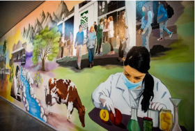 La Facultad de Ciencias Agrarias recuerda sus más de 150 años de trayectoria con un mural histórico