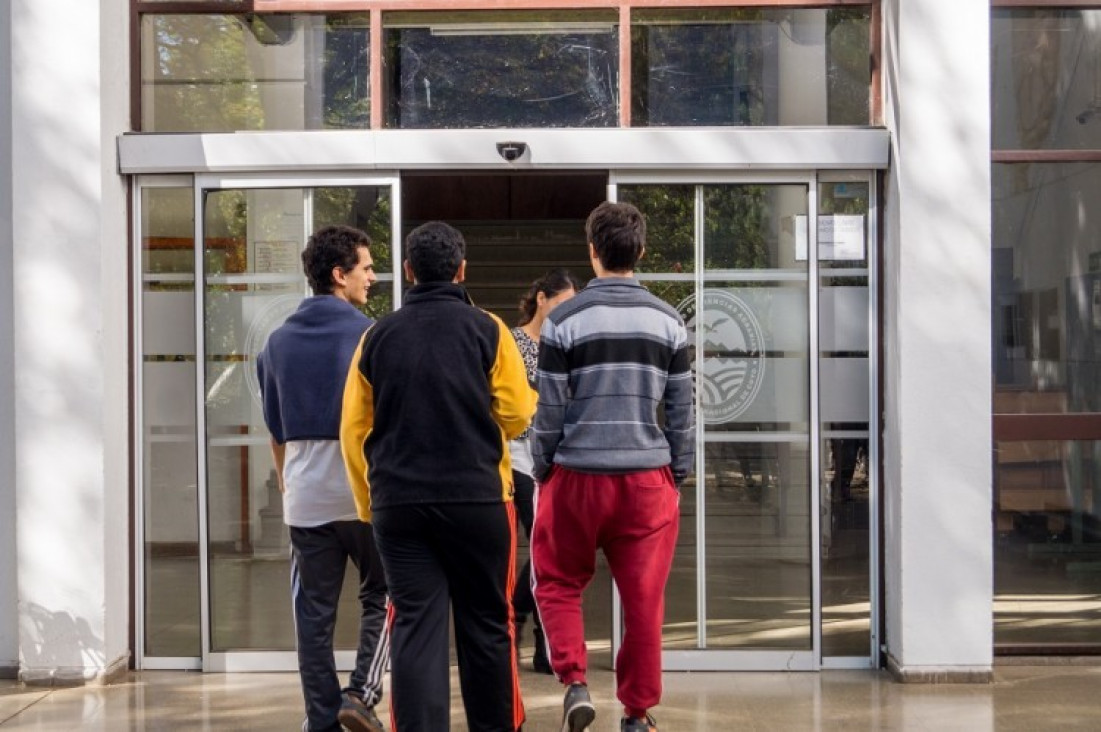 imagen Convocan a estudiantes avanzados a participar del programa "Monitores de Estudiantes de 1° de la FCA"