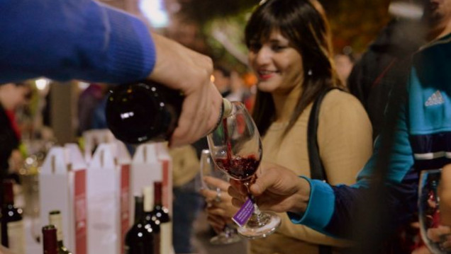 imagen Los vinos de la Facultad de Ciencias Agrarias participaron en la "Peatonal del Vino"