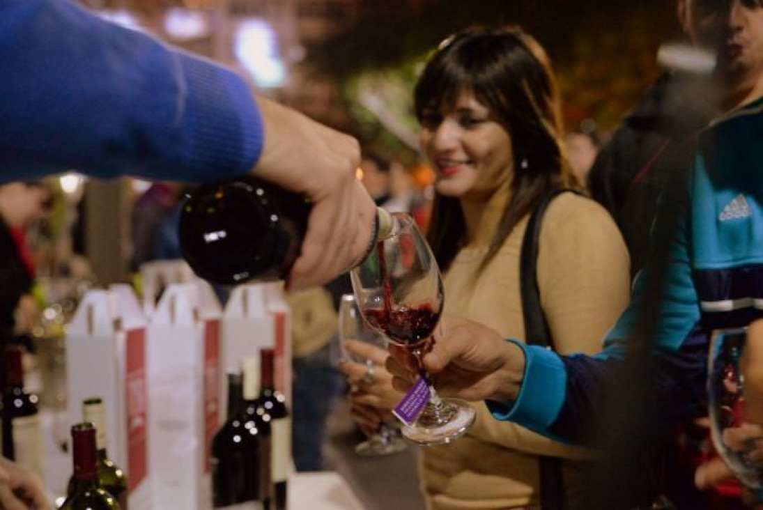 imagen Los vinos de la Facultad de Ciencias Agrarias participaron en la "Peatonal del Vino"