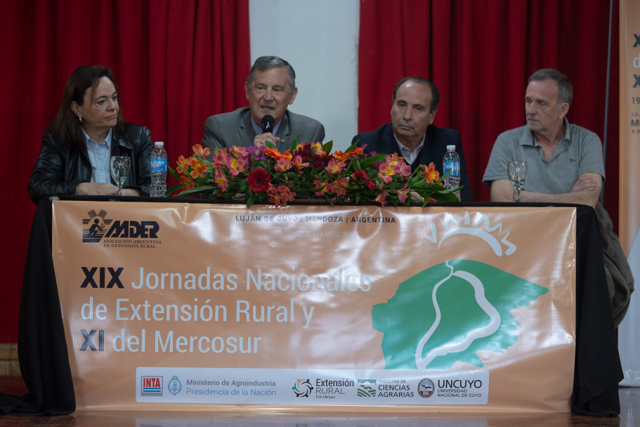 imagen El Rector y la Decana inauguraron las Jornadas Nacionales de Extensión Rural