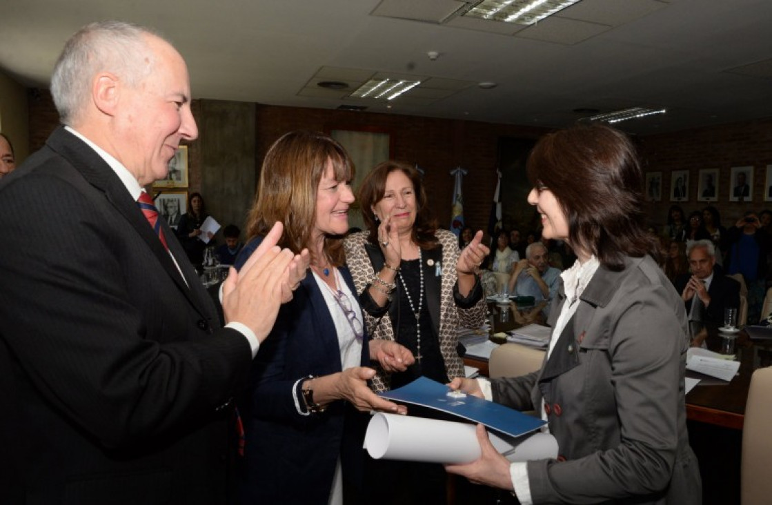 imagen Invitan a postular candidatos a la distinción "María Elisa Norton Farmache"