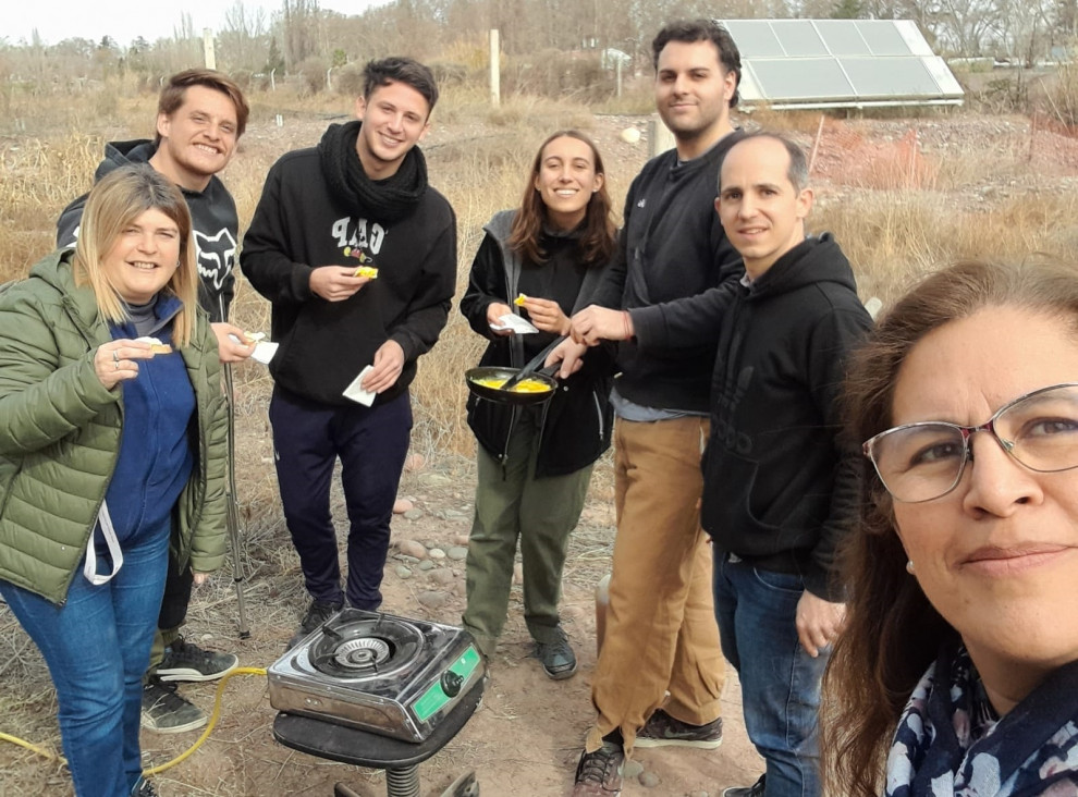 imagen Estudiantes de Ingeniería en Recursos Naturales Renovables comparten su aventura en la investigación de biodigestores