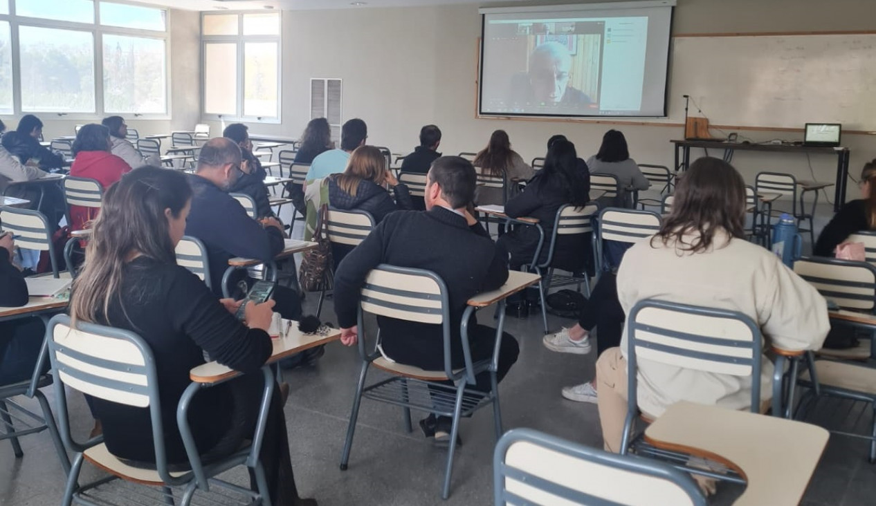 imagen Realizaron taller docente para ajustar el cambio del Plan de Estudios de la Carrera de IRNR