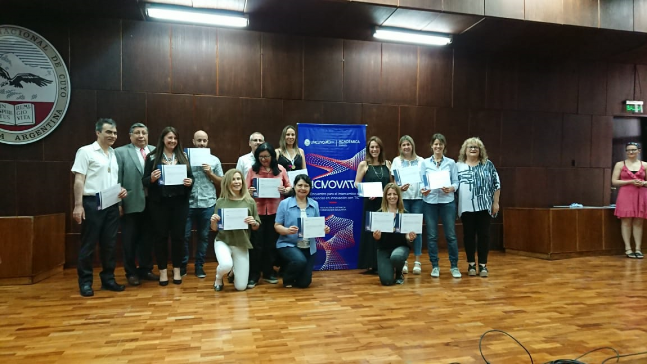 imagen Docentes de IRNR fueron premiados en concurso sobre TIC en el aula